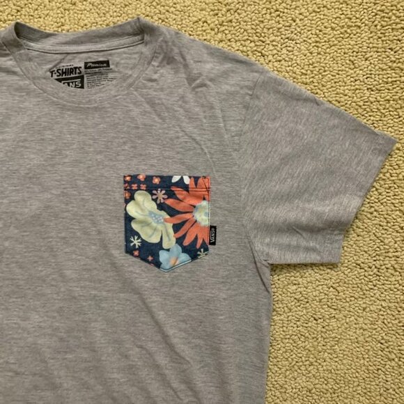 Vans Premium Pocket T-Shirt Size: Adult Small <Lightly used> - Picture 2 of 4